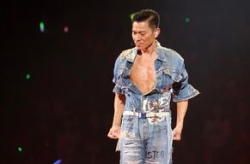 刘德华南宁演唱会,天王归来，激情燃动绿城之夜”